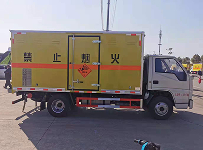 定襄爆破器材运输车工人安全操作规范与智能技术保障